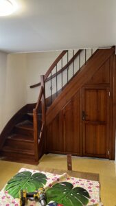 schody drewniane na wymiar z zabudową